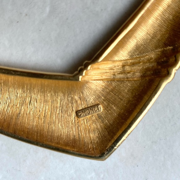 80's Vintage MONET cream and gold tone enamel Chevron statement collar necklace - Picture 6 of 6